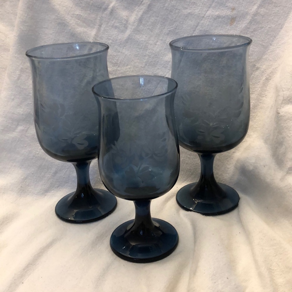 Pfaltzgraff Blue Water Glasses etched Yorktowne